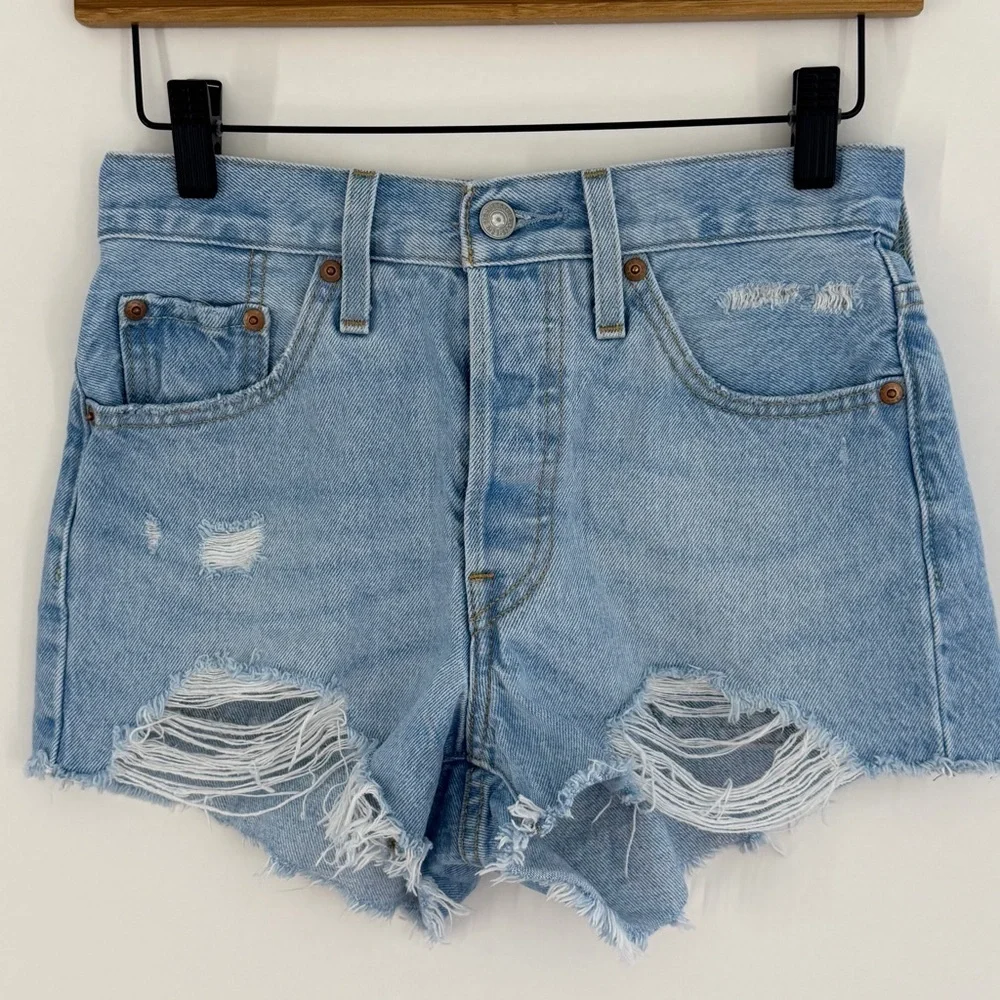 Levi's 501 Women's Cut-Off Denim Shorts Light Wash Button Fly Size 24